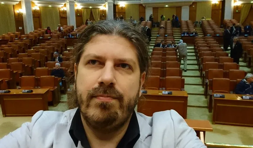 Remus Cernea şi-a făcut un selfie în plenul aproape gol al Camerei Deputaţilor, în ultima şedinţă a mandatului FOTO