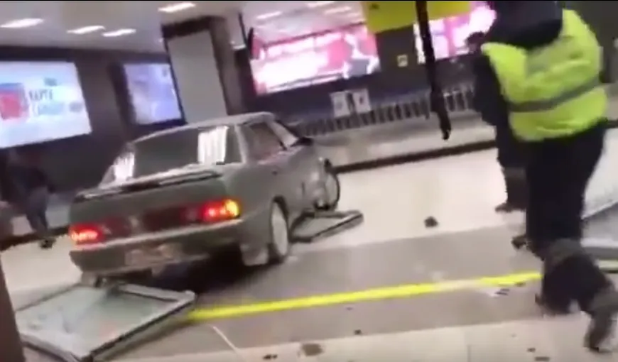Un şofer beat a intrat cu maşina pe aeroport. O să râzi cu lacrimi când o să afli de ce a făcut asta VIDEO