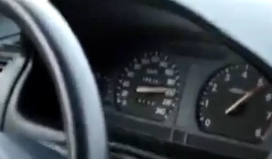 IMAGINI HORROR: Şi-au filmat propriul accident la 210 km la oră VIDEO