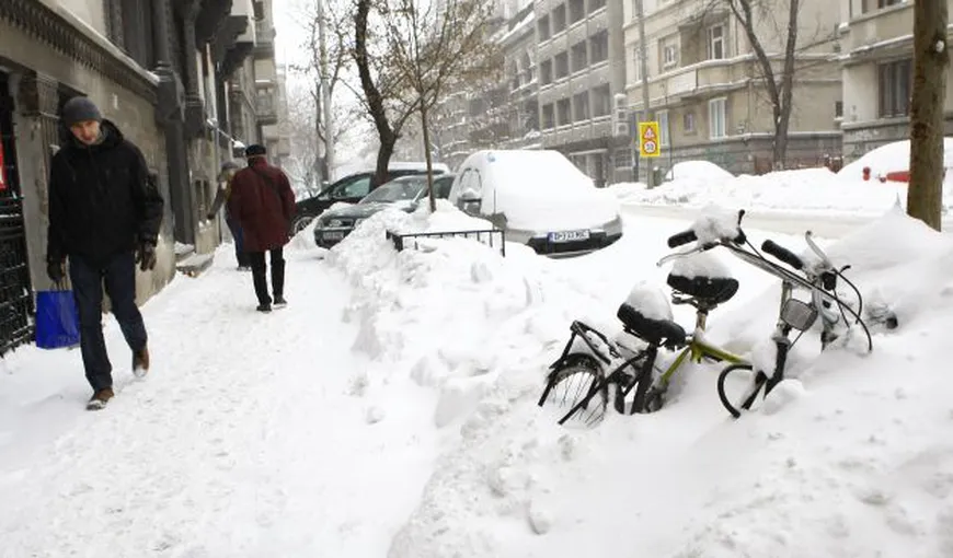 Amenzi pe bandă rulantă pentru cei care nu şi-au curăţat zăpada din faţa blocurilor din Bucureşti