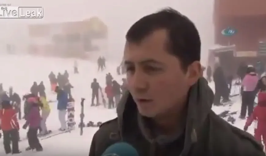 Avalanşă filmată în timpul unui interviu. Reacţia uluitoare a unui manager de hotel cand vede oamenii înghiţiţi de zăpadă