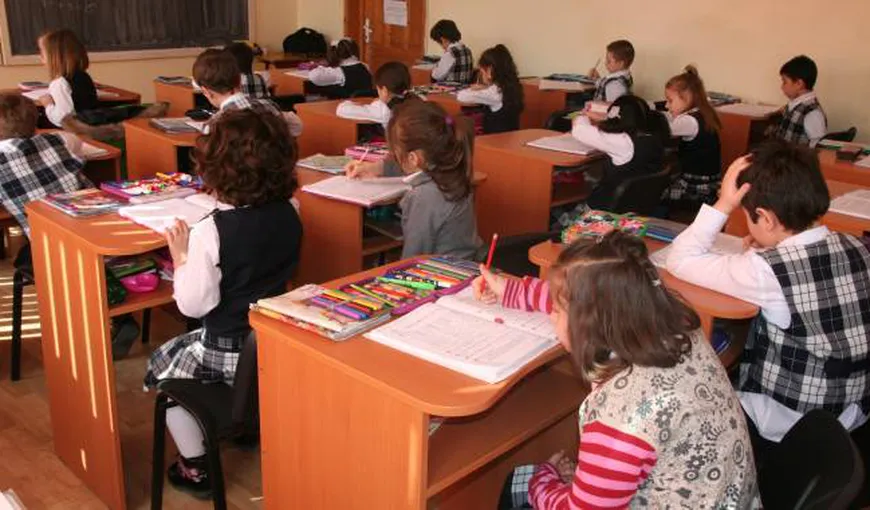 Aproape 250 de elevi cu păduchi la şcoală, în Capitală, după vacanţa de iarnă