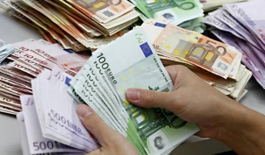 Euro scade la 4,55 lei. Leul continuă să crească în faţa principalelor valute