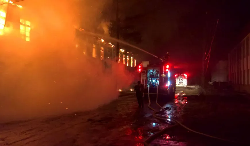 Incendiul de la Spitalul de Psihiatrie Gătaia a pornit de la un coş de fum neizolat. Flăcările, stinse după aproximativ opt ore