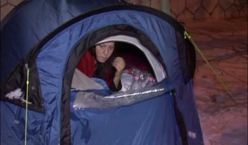 Persoanele fără adăpost, adunate din stradă din cauza gerului VIDEO