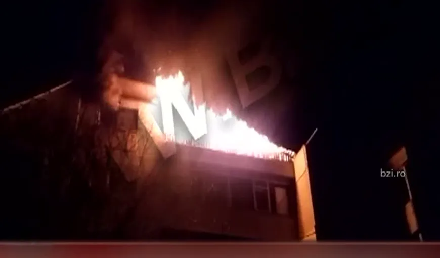 Incendiu puternic în Reşiţa. Un bărbat a vrut să-şi pedepsească soţia, însă a dat foc la opt case
