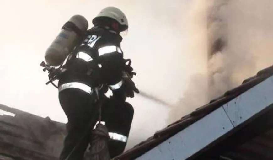 Incendiu la o şcoală din Arad: aproximativ 200 de elevi au fost evacuaţi