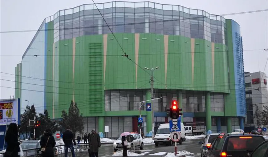 Alerta cu bombă de la mall-ul din Botoşani a fost falsă UPDATE