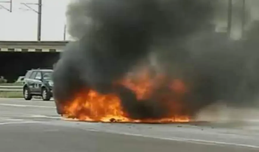 O maşină a luat foc în mers pe Autostrada Soarelui. Traficul OPRIT, marţi dimineaţă UPDATE