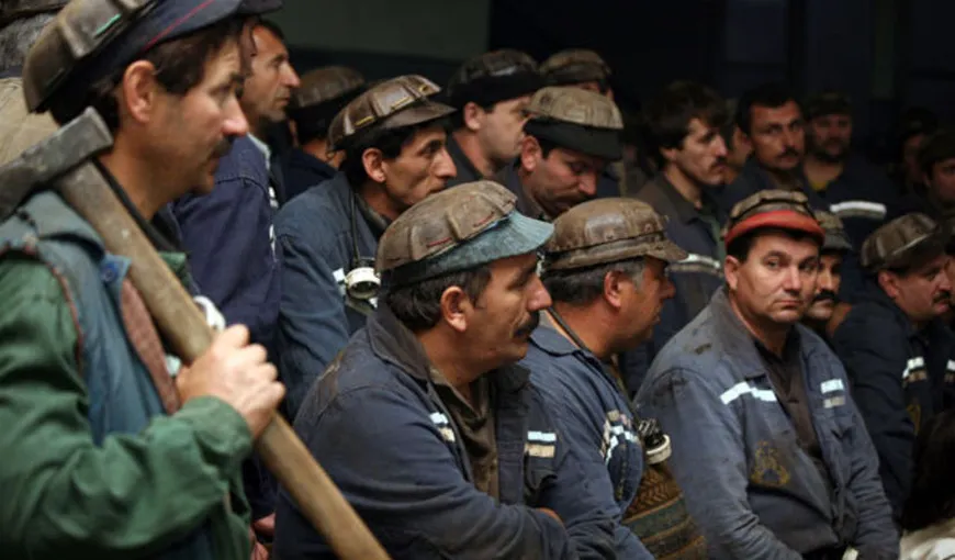 Minerii de la Lupeni continuă acţiunile de protest. Ei ameninţă cu blocarea în subteran