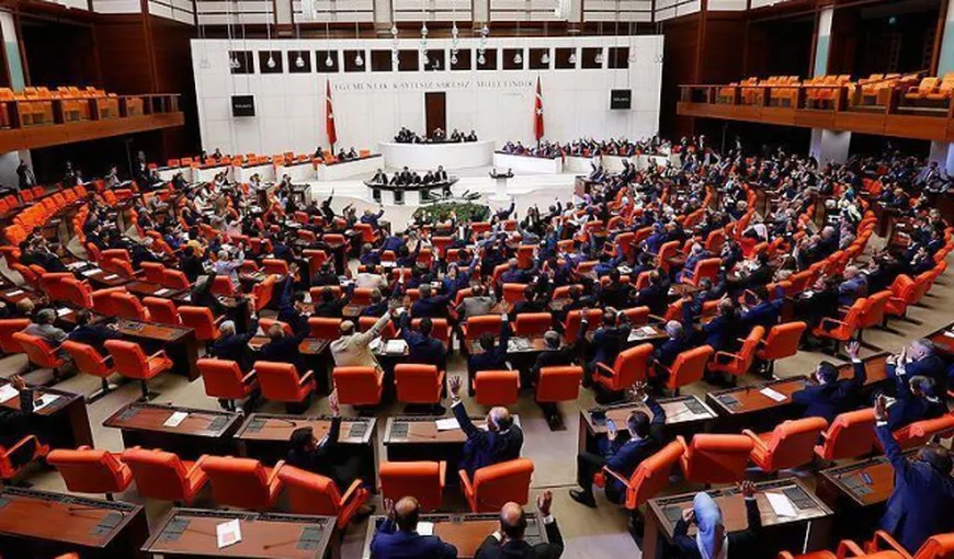 Parlamentul turc a votat pentru continuarea proiectului de reformă constituţională