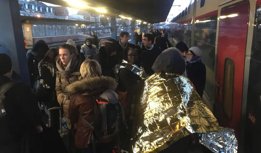 Franţa: O furtună puternică a ţinut captivi într-un tren 180 de pasageri, o noapte întreagă