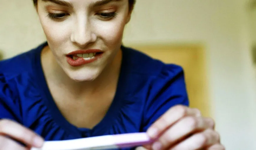 O studentă a făcut AVERE din vânzarea de teste de sarcină POZITIVE