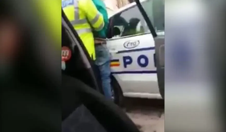 Şofer recalcitrant scos din minţi de poliţiştii care au vrut să-l amendeze VIDEO