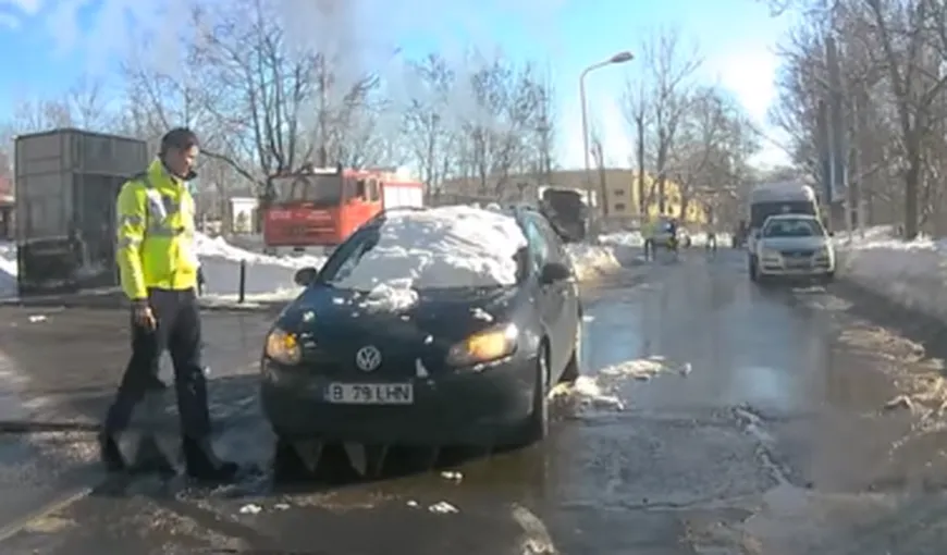 Incredibil ce a păţit un şofer din Bucureşti care nu şi-a curăţat complet maşina şi a fost oprit de poliţie VIDEO
