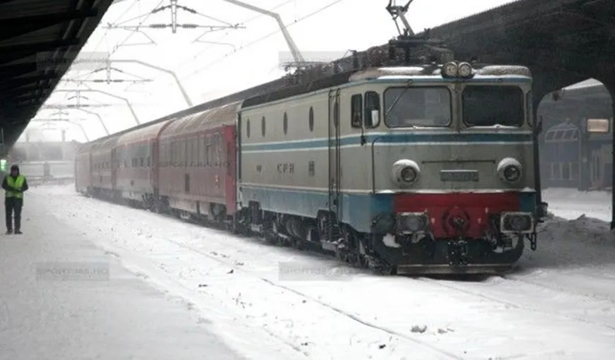 Tren blocat din cauza zăpezii, în Vâlcea