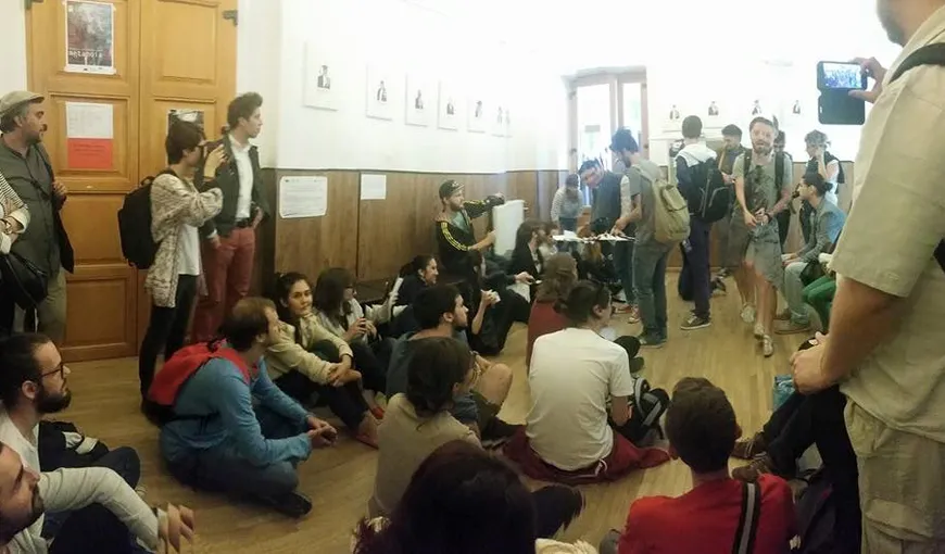 Zeci de studenţi ai Universităţii „Babeş-Bolyai” Cluj-Napoca, revoltaţi după ce nu au primit bani pentru un proiect european