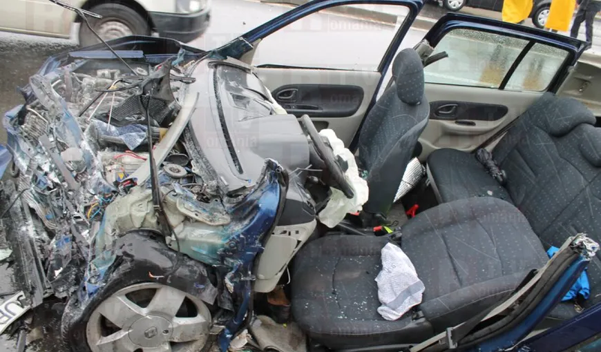 Tragedie rutieră pe drumul Buzău-Brăila. Două maşini s-au ciocnit frontal, bilanţul este de un mort şi trei răniţi