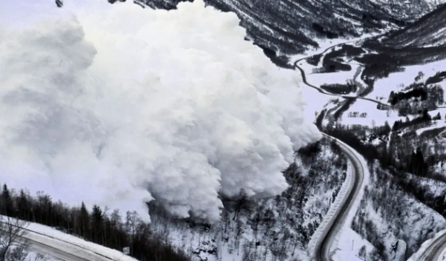 Salvamontiştii avertizează asupra riscului major de avalanşe