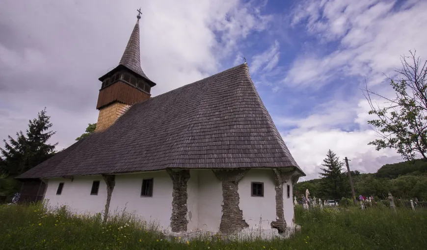 O biserică din lemn, veche de peste 300 de ani, va fi restaurată cu ajutorul unei finanţări europene