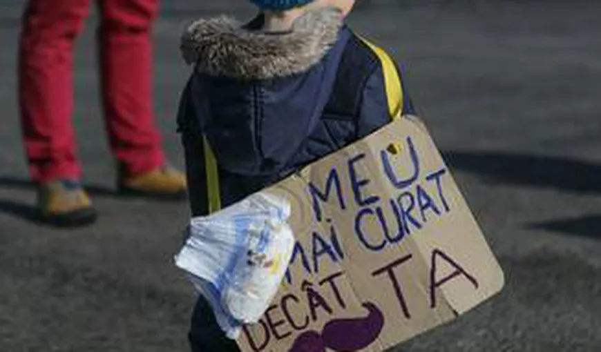 Un nou protest la care părinţii sunt aşteptaţi cu copiii, programat, sâmbătă, în Piaţa Victoriei din Capitală