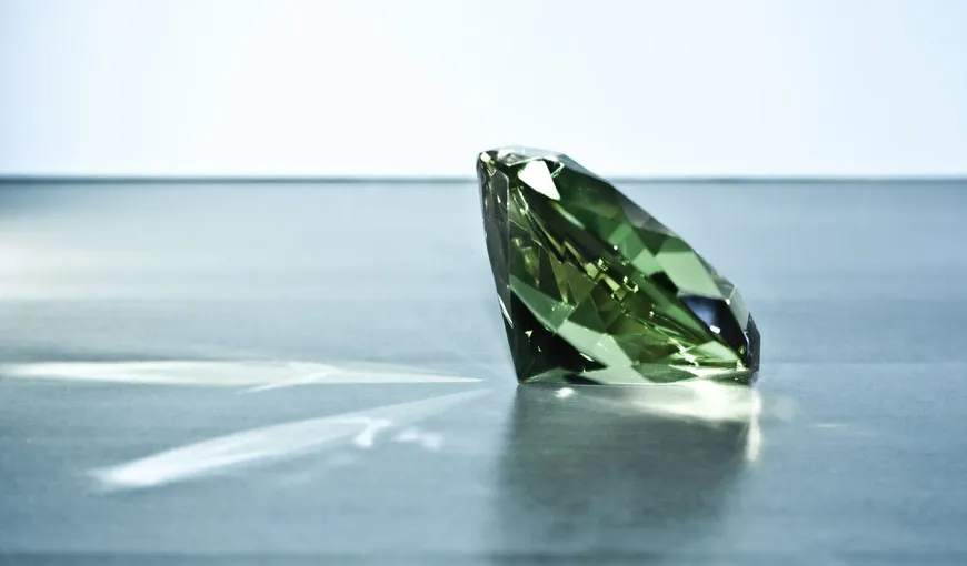 Diamant, smarald, rubin: ce energii bune îţi transmit cristalele preţioase