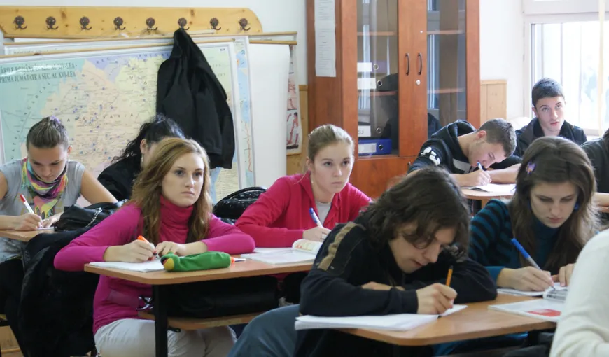 EUROSTAT: Elevii români, fruntaşi la studiul limbilor străine