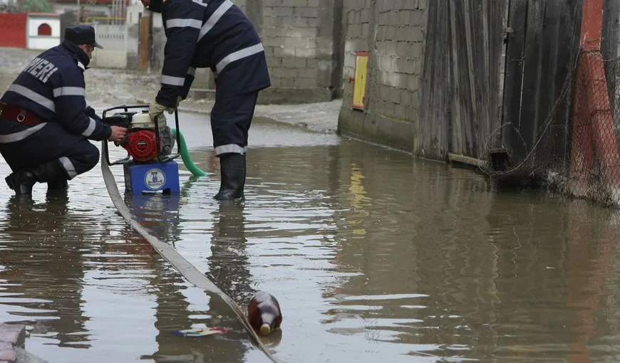 Turişti EVACUAŢI şi case inundate, în România. Situaţia actualizată a pagubelor produse de inundaţii