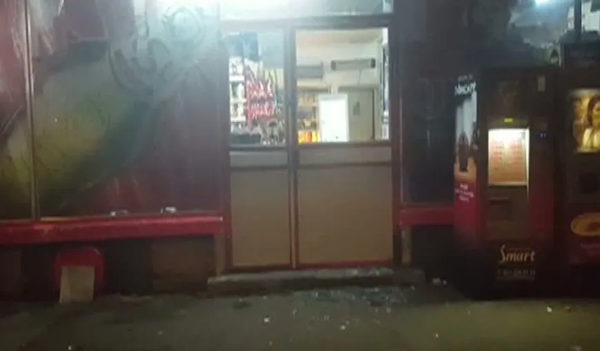 Un protestatar din Buzău a spart geamurile unui magazin pentru că erau de culoare roşie