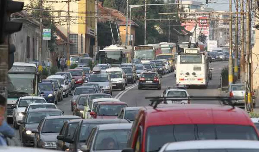 Traficul îngreunat în Cluj din cauza maşinilor care circulă cu 5 km pe oră, în semn de protest faţă de Guvern
