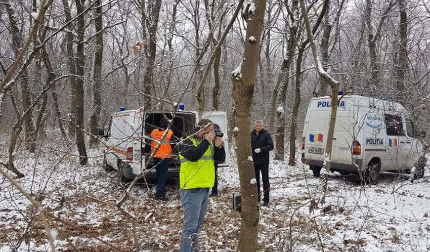 Poliţist găsit mort într-o pădure. Lângă cadavru a fost găsită o sticlă în care se afla o substanţă necunoscută