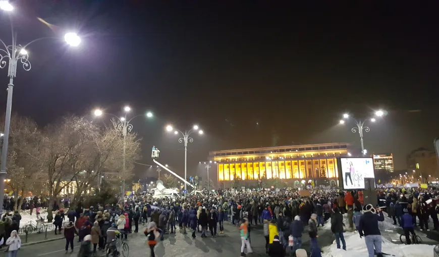 Noi proteste în Bucureşti şi în ţară, joi seară. Zeci de mii de oameni, din nou în stradă împotriva modificării Codului Penal VIDEO