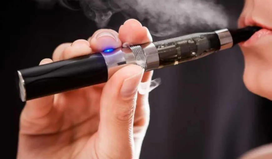 STUDIU: Utilizarea ţigărilor electronice este mult mai sigură decât fumatul tradiţional