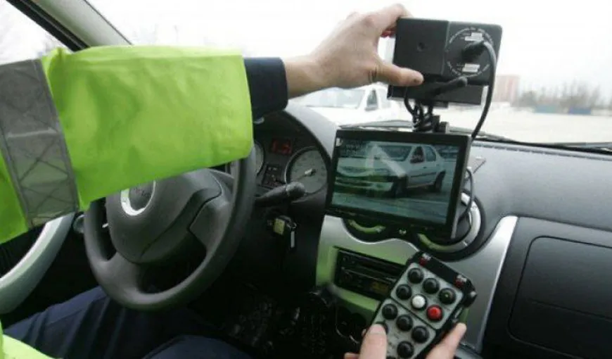 Un şofer din Neamţ a fost prins de poliţişti conducând cu viteză excesivă de patru ori în aceeaşi zi
