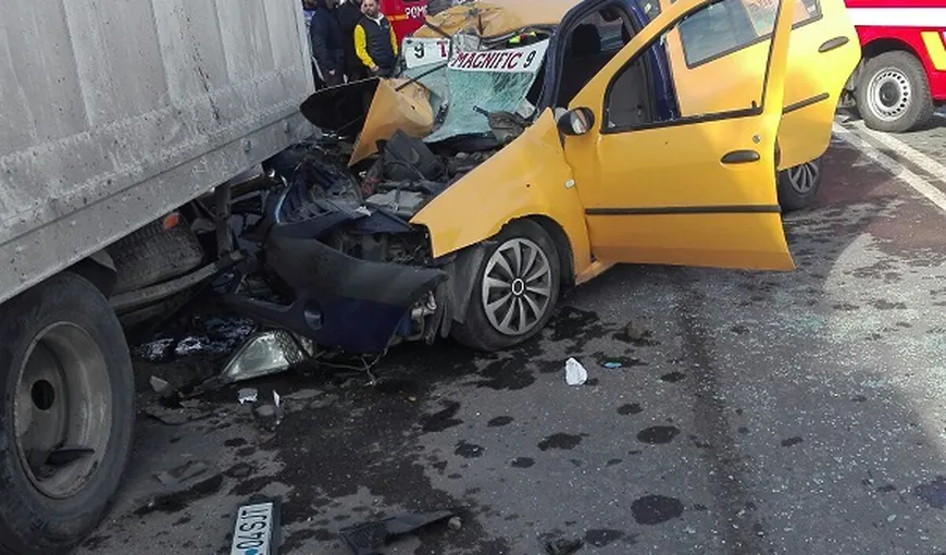 Accident grav în Giurgiu. Trei persoane au fost rănite după ce un autoturism a lovit remorca unui TIR care staţiona