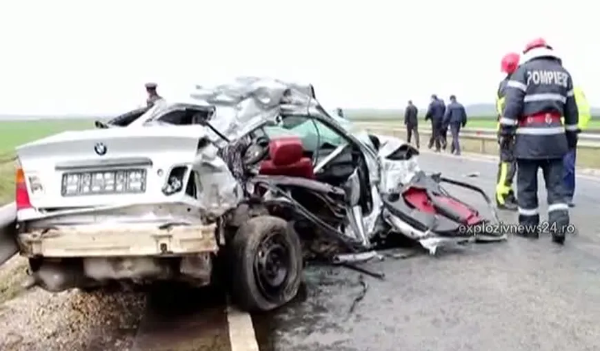 Accident grav în judeţul Teleorman. Doi tineri au murit după ce autoturismul în care se aflau s-a izbit de o maşină de gunoi