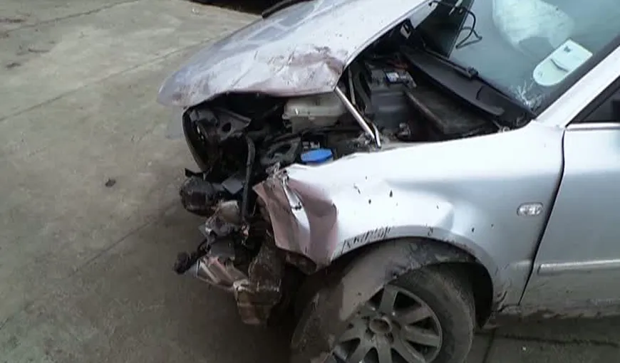 Accident spectaculos în Suceava. Un microbuz plin cu elevi a fost lovit de un autoturism