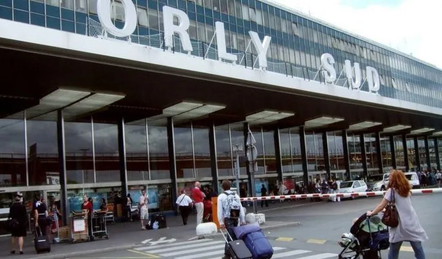 Traficul revine la normal pe aeroportul Orly din Paris, a doua zi după atac