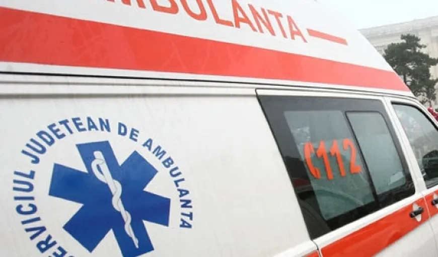 Patru elevi ai unui liceu din Ploieşti au ajuns la spital după ce un panou didactic le-a căzut în cap
