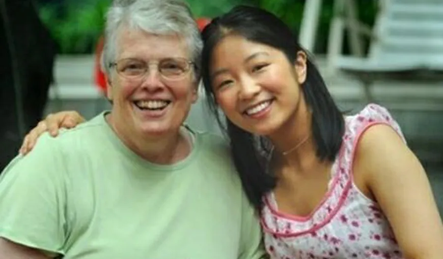 O americancă de origine chineză, aflată în căutarea părinţilor biologici, a fost revendicată de 50 de familii