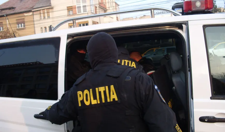 Doi bărbaţi daţi în urmărire internaţională pentru furtul unor bijuterii din Germania au fost arestaţi în România
