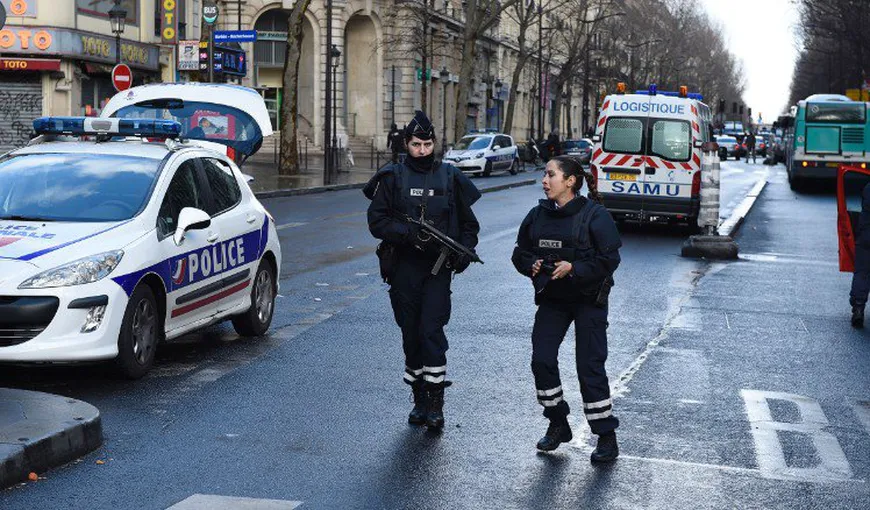 Franţa, în stare de alertă! Un poliţist a fost împuşcat în cap în trafic de acelaşi individ care a provocat haos pe aeroportul Orly
