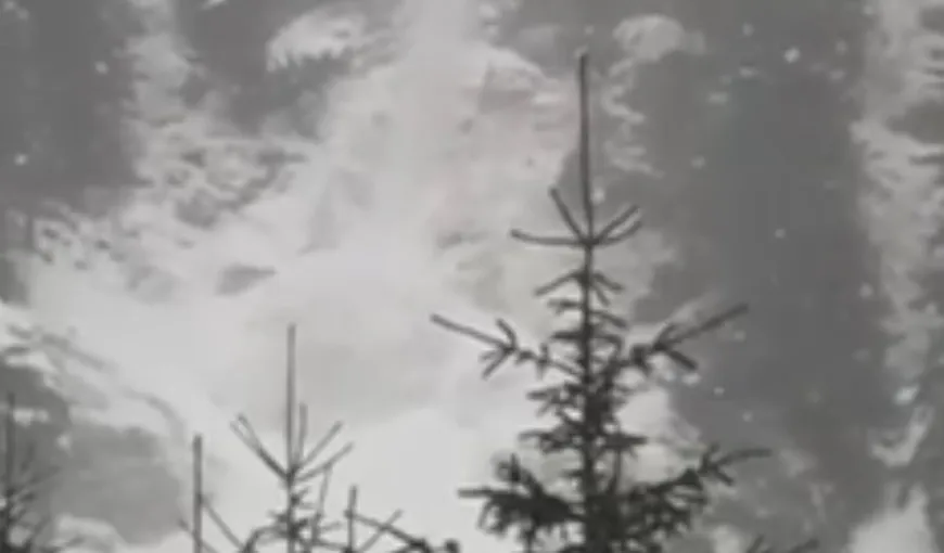Avalanşă surprinsă de un turist în Munţii Bucegi. Este risc crescut şi în judeţul Argeş VIDEO