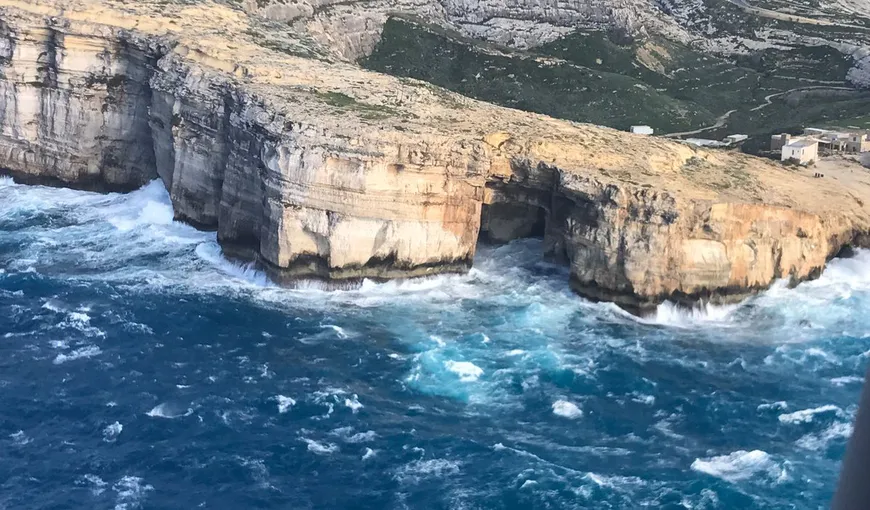 „Fereastra de Azur”, o formaţiune geologică devenită un simbol turistic al Maltei, s-a prăbuşit în mare