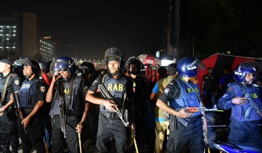 Dublu atentat sinucigaş în Bangladesh soldat cu moartea a şase persoane, între care şi doi poliţişti