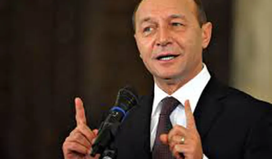 Traian Băsescu a rămas cu cetăţenie moldovenească. Decretul lui Dodon a fost suspendat
