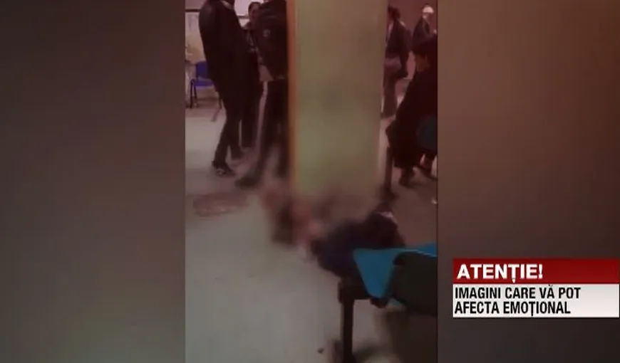 Imagini scandaloase într-un spital din Craiova. Un bătrân a fost lăsat să zacă pe jos mai bine de o oră