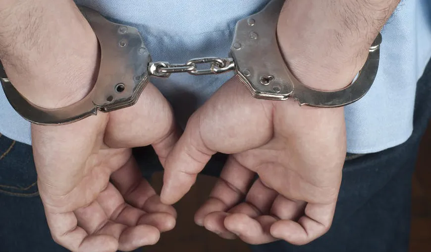 Un bărbat prins în flagrant când voia să vândă peste 1.600 de grame de canabis a fost arestat preventiv