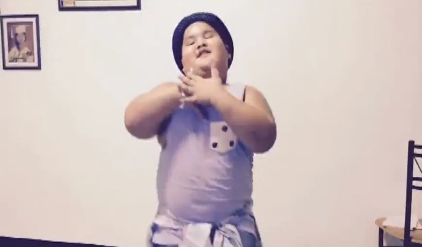 Un puşti de 8 ani face senzaţie pe Internet cu mişcările sale de dans VIDEO