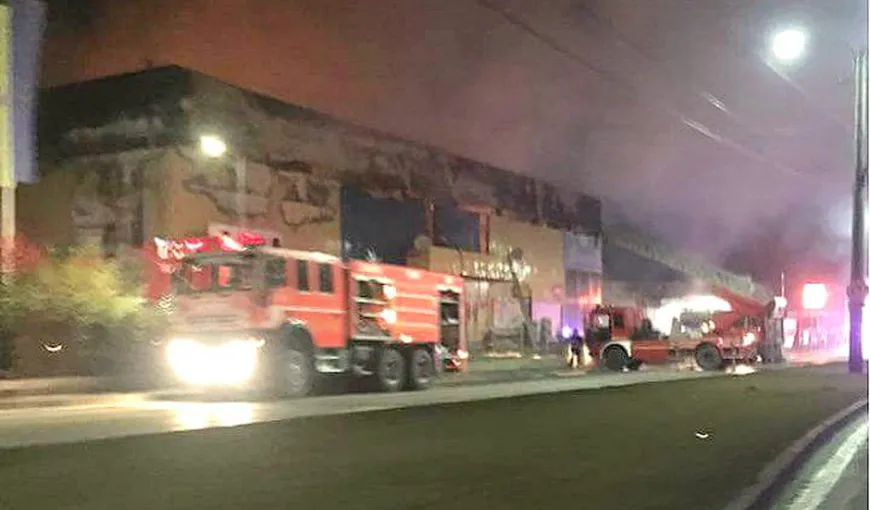 Un centru comercial din Arad a fost distrus în urma unui incendiu